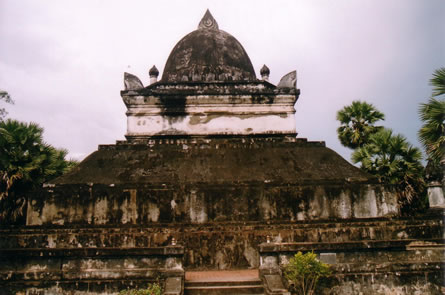 That Makmo Stupa | southeastasiatours.com